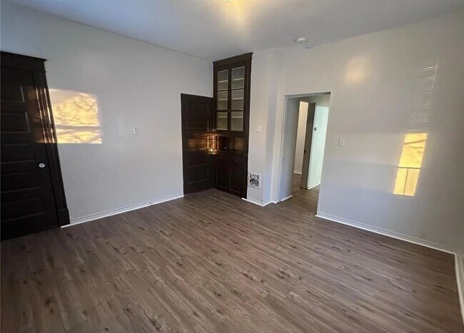 Building Photo - 3829 S Compton Ave