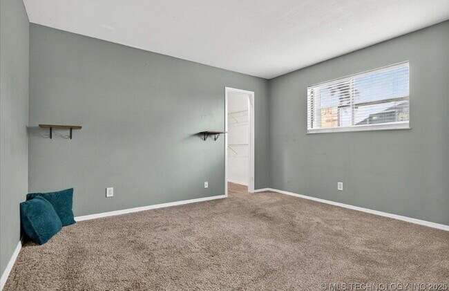 Building Photo - 420 N Cummings Ave