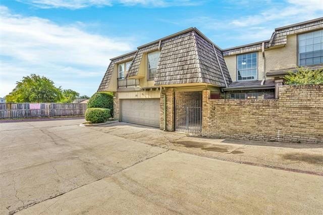 Building Photo - 8560 Park Ln