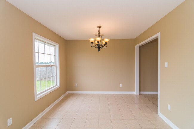 Building Photo - 3 Bedroom, 2 Bath Home in Valley View with Privacy Fenced in Backyard! June move in!!