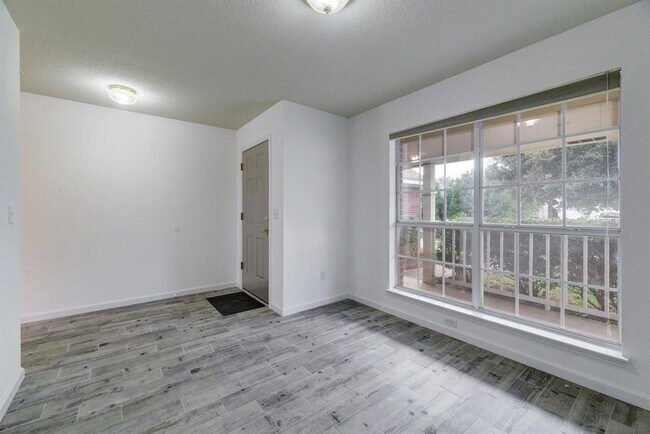 Building Photo - 234 Bastian Ln