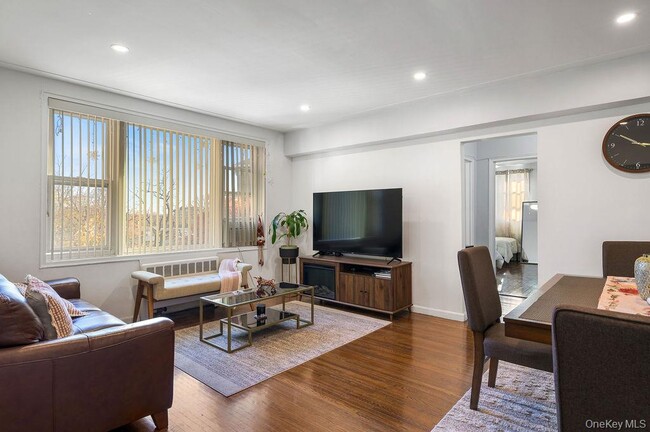 Building Photo - 600 Pelham Rd