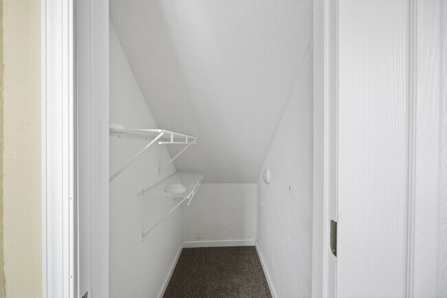 Building Photo - 831 W 35th St