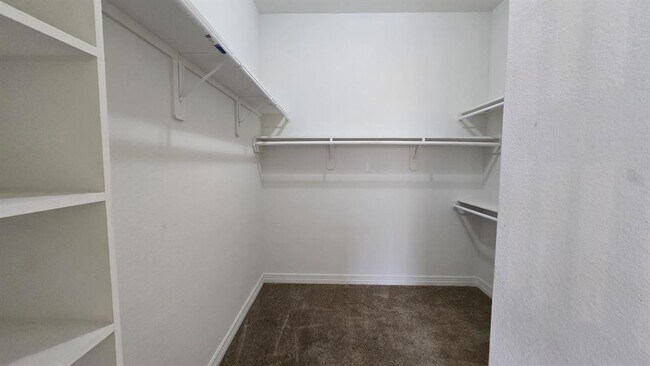Building Photo - 6011 Decker Ridge Ct