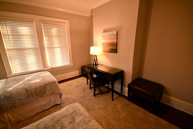 Building Photo - 408 W Park Ave