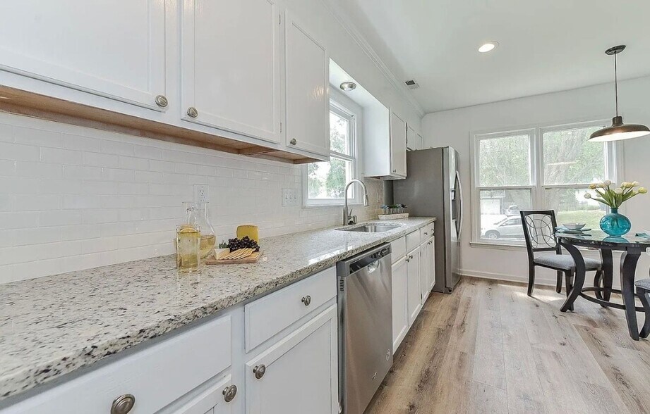 Building Photo - 5610 Vandora Dr