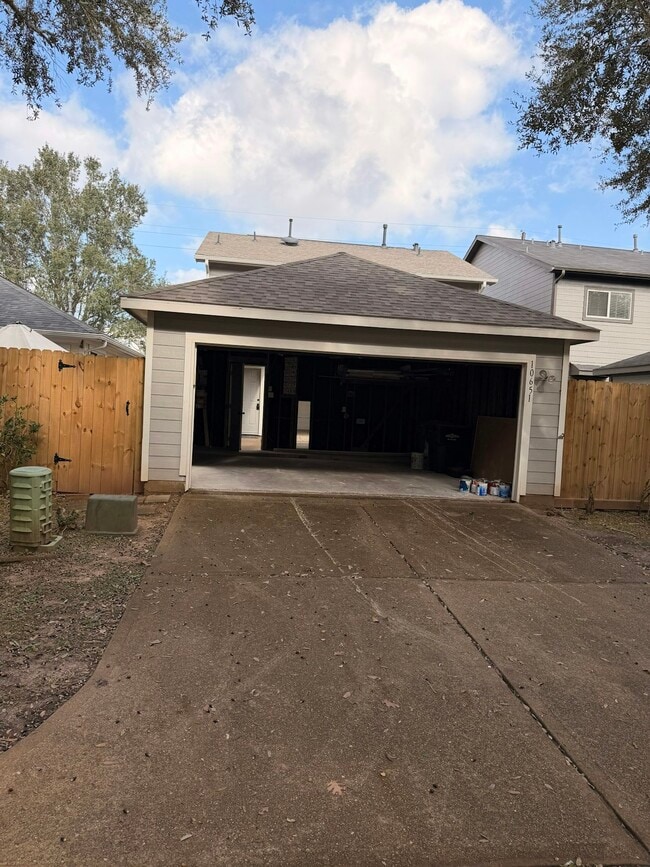 Building Photo - 10651 Cobblecreek Way