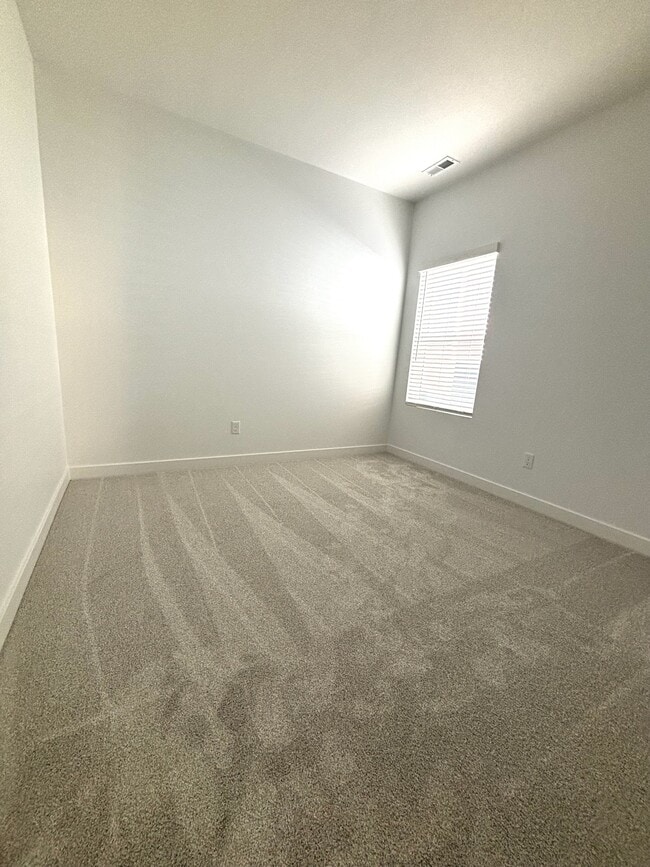 Building Photo - 10078 Loblobby Ln