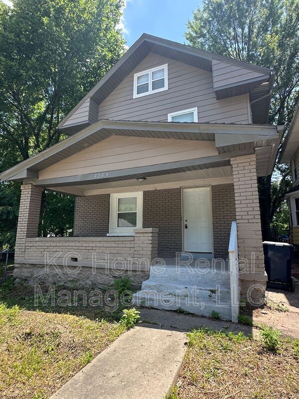 Building Photo - 3203 E 26th Terrace