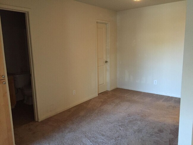 Building Photo - 1085 Murrieta Blvd