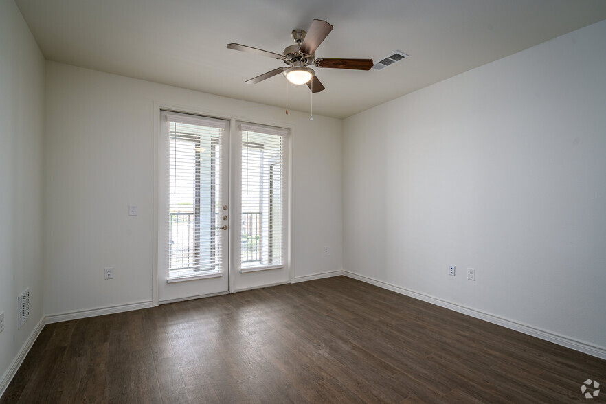 1BR, 1BA - 676SF - Richcrest Apartments- Income Restricted