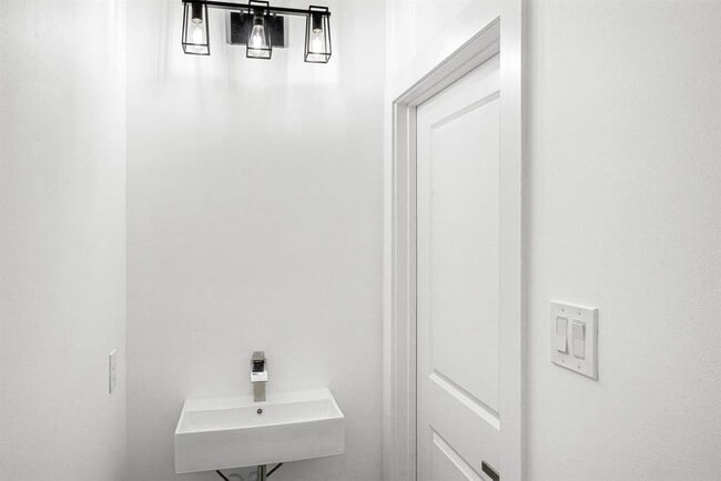 Building Photo - 2122 Oatfield Dr