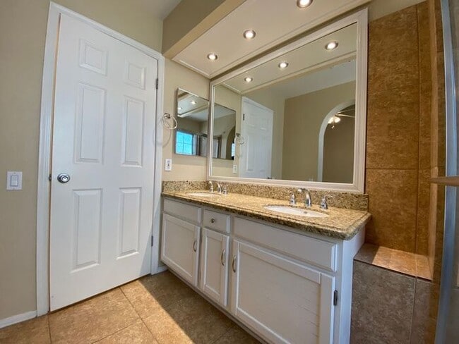 Building Photo - Scottsdale 3 bedroom 2 bath single level home