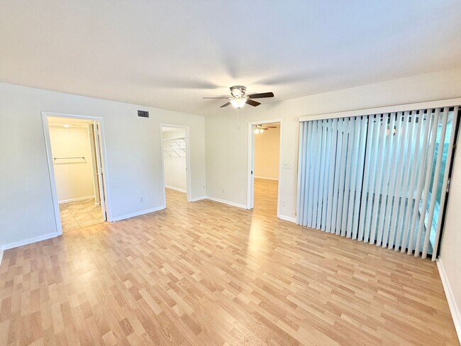 Building Photo - ** PALM RIVER ** 2 BED / 2 BATH - 1ST FLOOR - CONDO - NORTH NAPLES - ANNUAL RENTAL