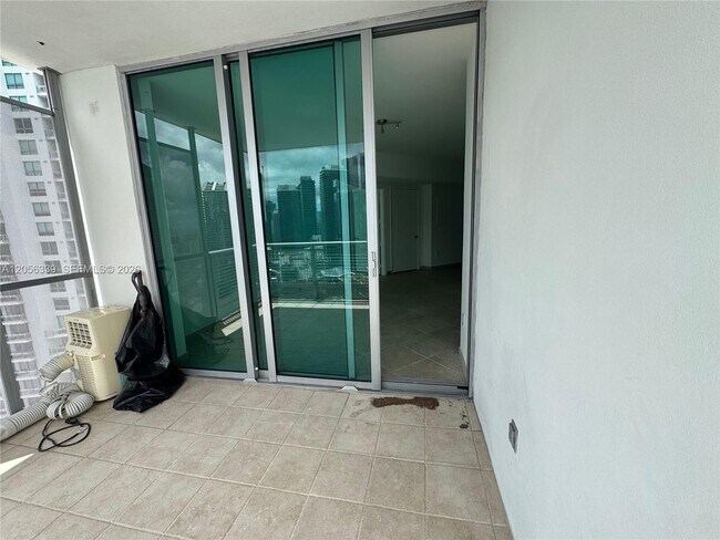 Building Photo - 350 S Miami Ave