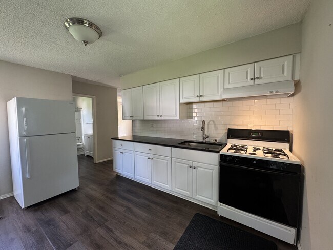 Building Photo - 935 Tuscarora Ave W
