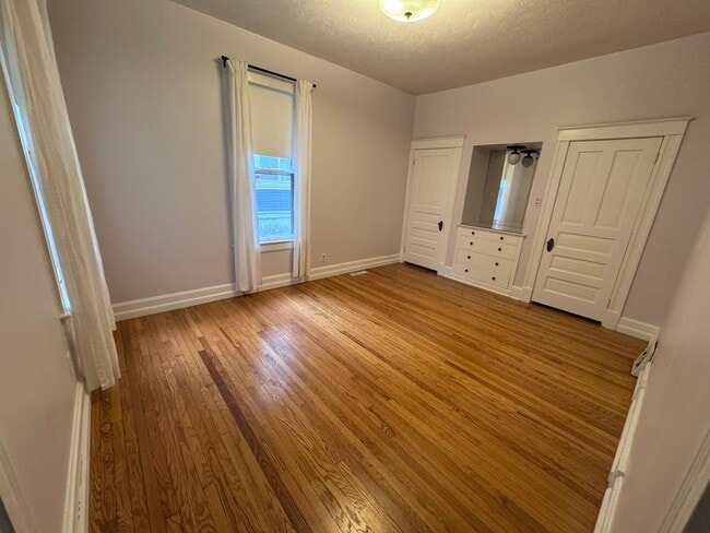 Building Photo - Charming Updated 4 Bedroom in East Council...