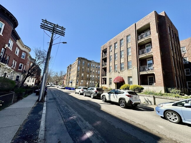 Building Photo - 48 Strathmore Rd