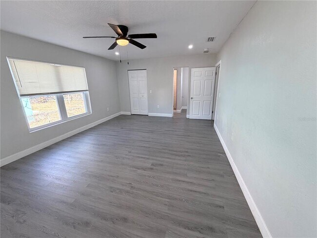 Building Photo - 1717 Bush Ave