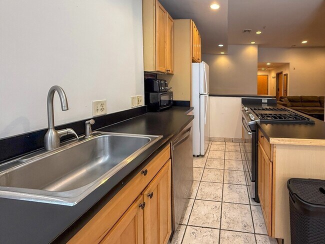 Building Photo - 49-51-51 Temple Pl