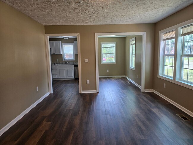 Building Photo - 707 Miller Ave