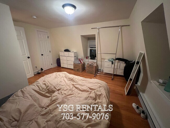 Building Photo - 27 Linwood St