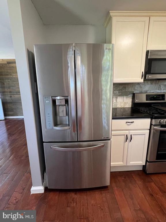 Building Photo - 237 Miner St