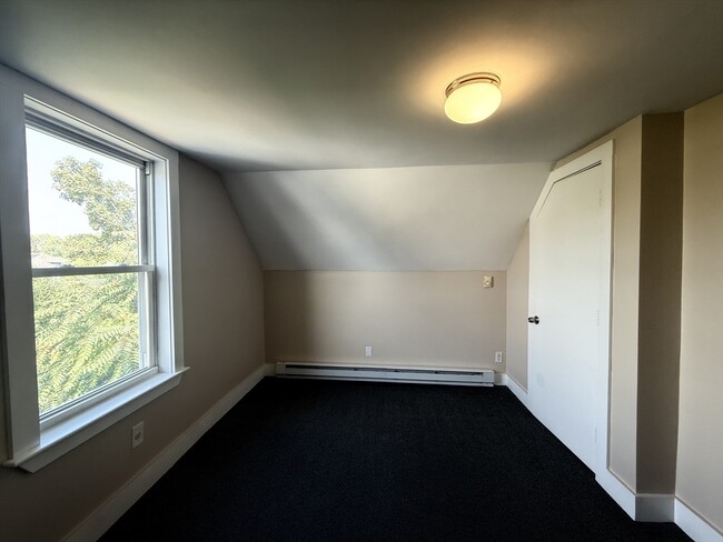 Building Photo - 19 Perry St