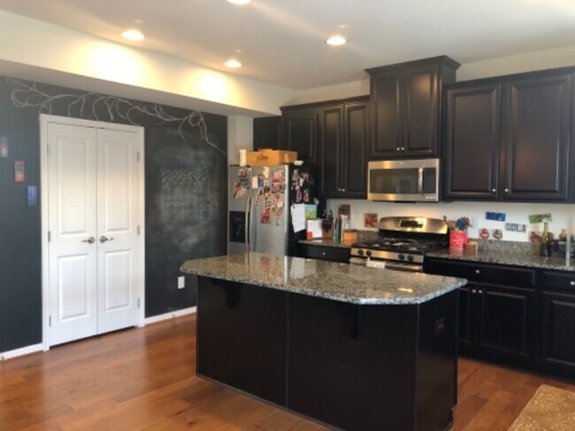 Building Photo - 39 Wallace Rd