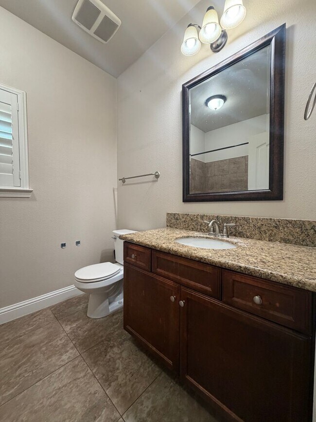 Building Photo - 2710 Orange Tree Dr