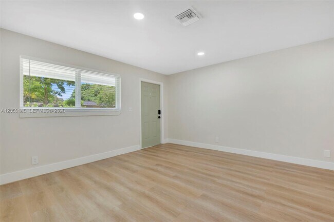 Building Photo - 702 NW 18th St