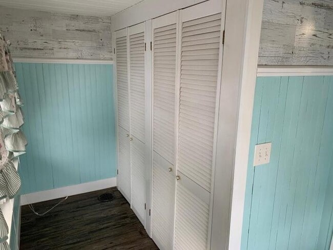 Building Photo - Gorgeous 4 bedroom 2 bath house with one s...
