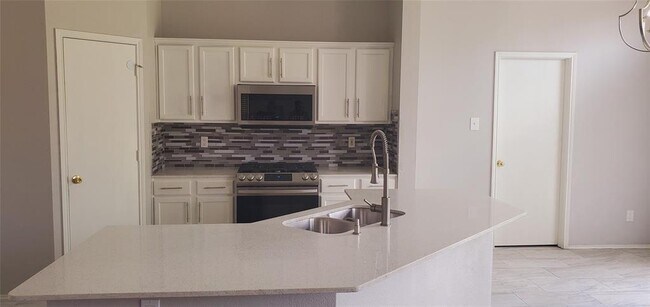 Building Photo - 2101 Sterling Ln