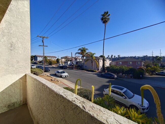 Building Photo - Bright and Remodeled 2 Bed 2.5 Bath Townho...