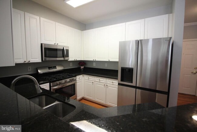 Building Photo - 2720 Bellforest Ct