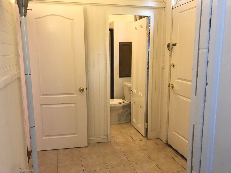 Building Photo - 2531 Ridge Rd