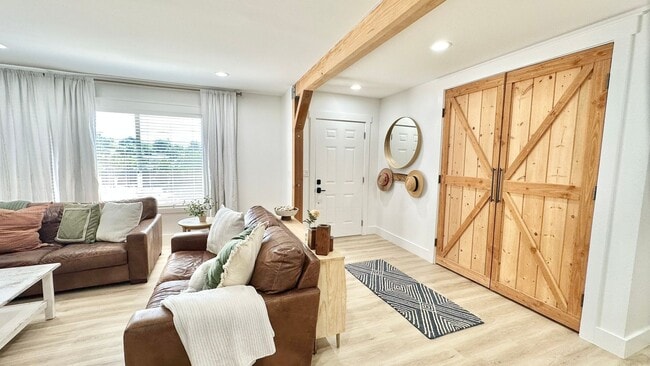 Building Photo - Beautifully Remodeled and Charming Country...