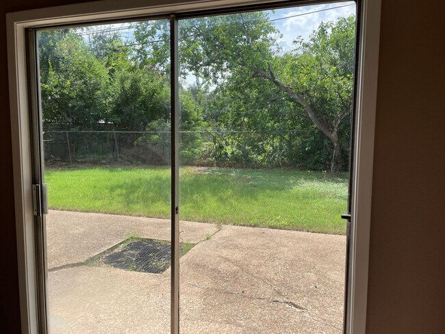 Building Photo - Now available! Pet Restrictions. Charming ...