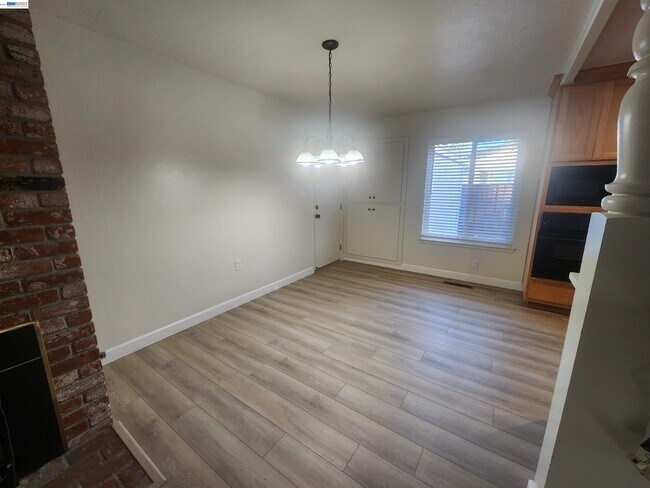 Building Photo - 1829 Rosetree Ct