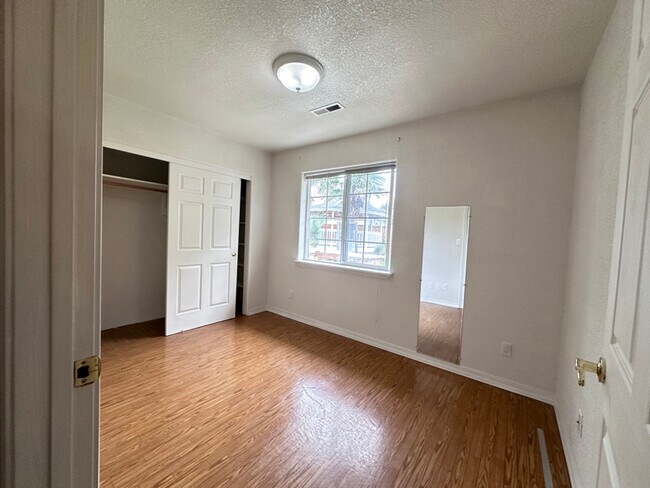 Building Photo - 3100 SE 122nd Ave