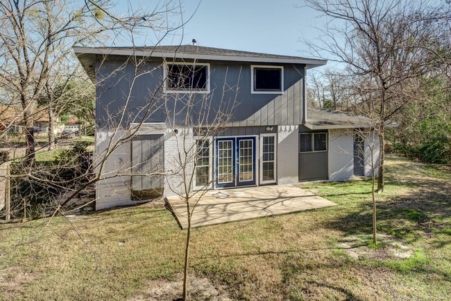 Building Photo - AUGUST 2026 MOVE IN! Beautiful 5 Bed Recently Renovated!