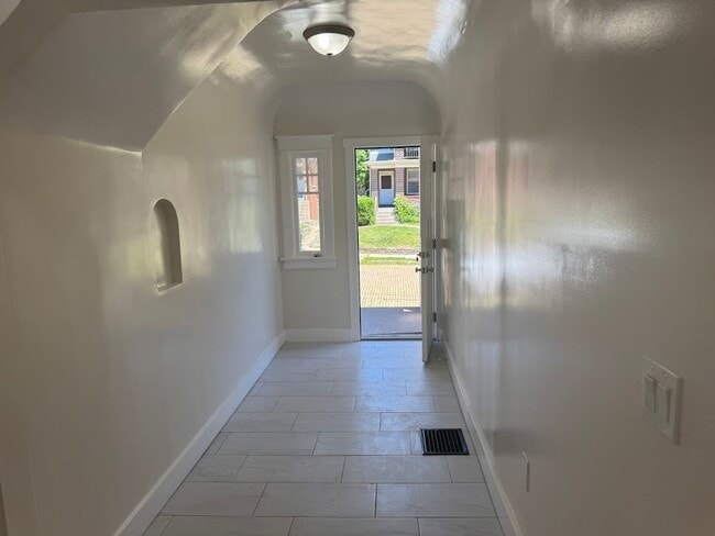 Building Photo - Great 1st Floor Duplex in Squirrel Hill! Available NOW!