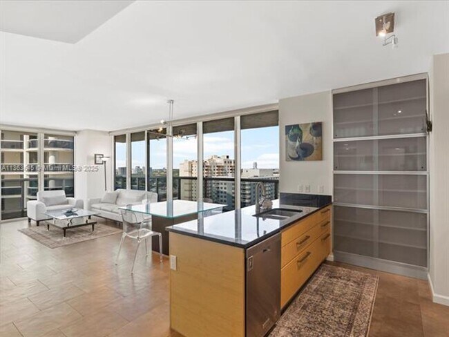 Building Photo - 1830 S Ocean Dr