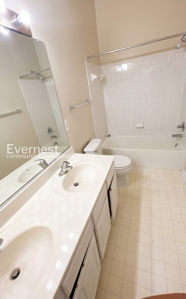 Building Photo - 13422 Burrough Farm Dr