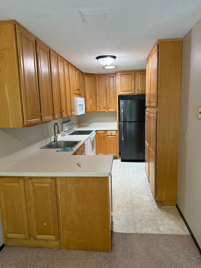Building Photo - Awesome 3 bed unit