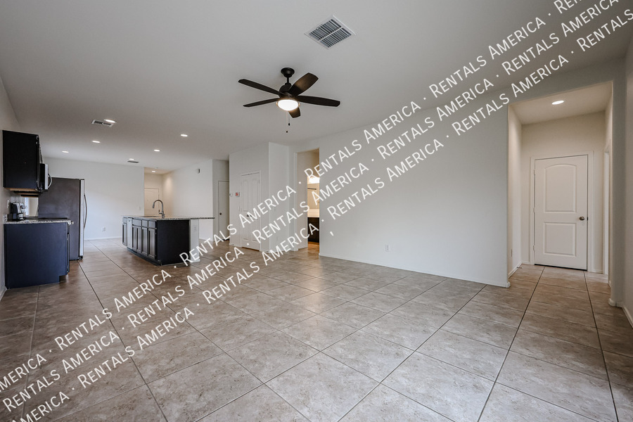 Building Photo - 36387 Pampoloma Ave