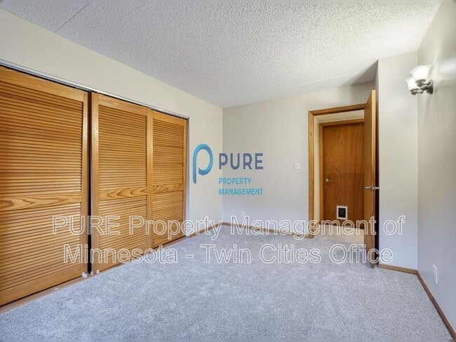 Building Photo - 2421 S 9th St