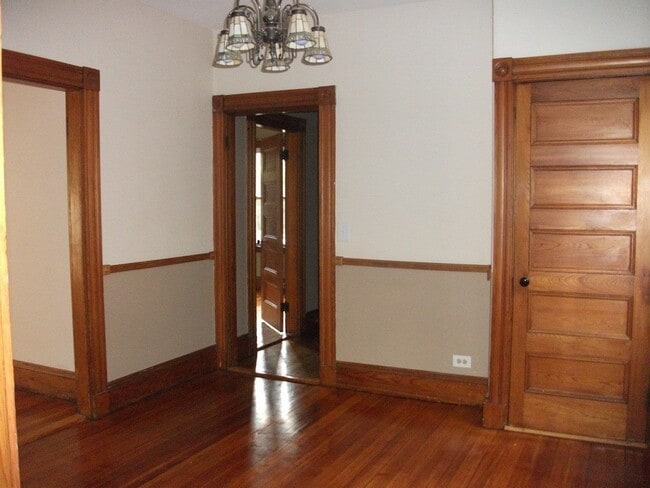 Building Photo - 372 Metropolitan Ave