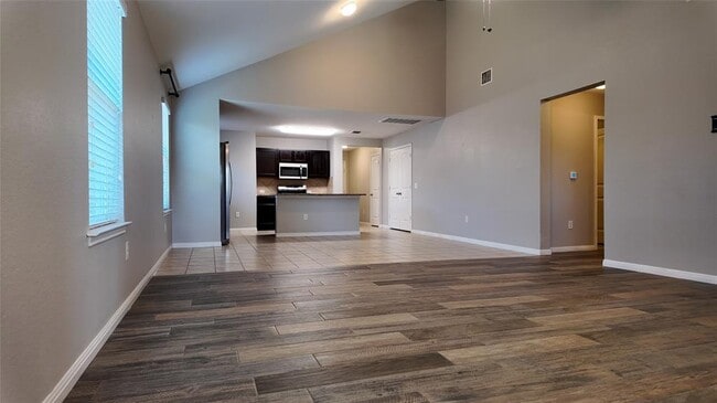 Building Photo - 11221 Bachman Dr