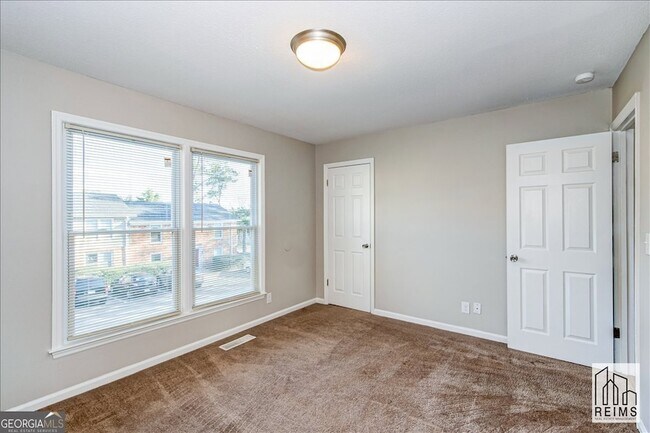 Building Photo - 2201 Walden Dr